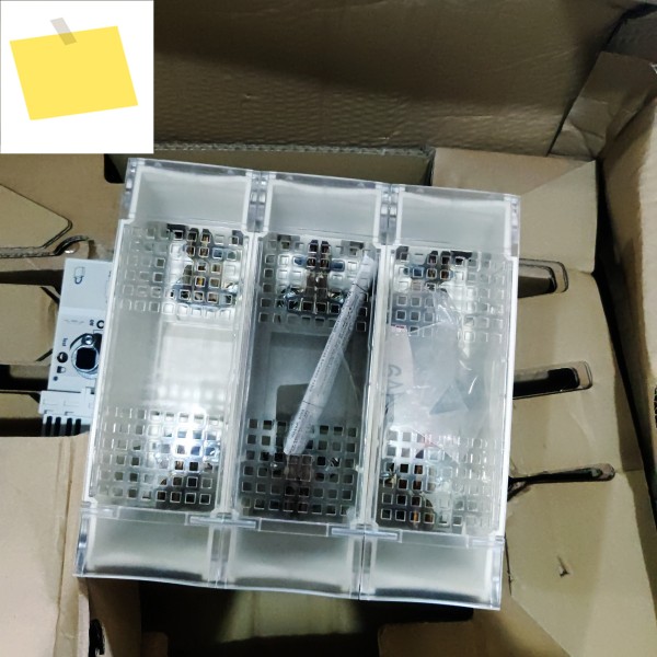Socomec 퓨즈 조합 스위치 FUSERBLOC 3X400A 38313038 제품 이미지
