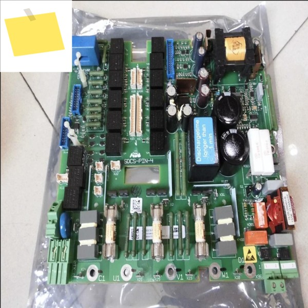 SDCS-PIN-4 3ADT314100R1001 DCS800 전원 보드 새 제품 및 원본 상자 포함 제품 이미지