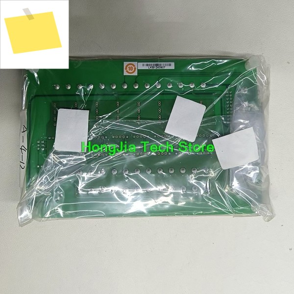 어드밴텍 DB-37 터미널은 PCLD-8115의 CJC 회로 보드에 콜드 엔드 보상 지원합니다. 제품 이미지