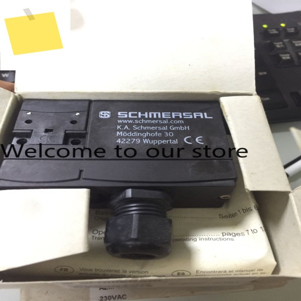 10월 SCHMERSAL 안전 센서 AZM 170-11ZRKA 230VAC 제품 이미지