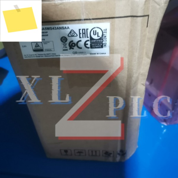 상자에 들어 있는 새 제품 VFD5A5MS43ANSAA 드라이브 제품 이미지