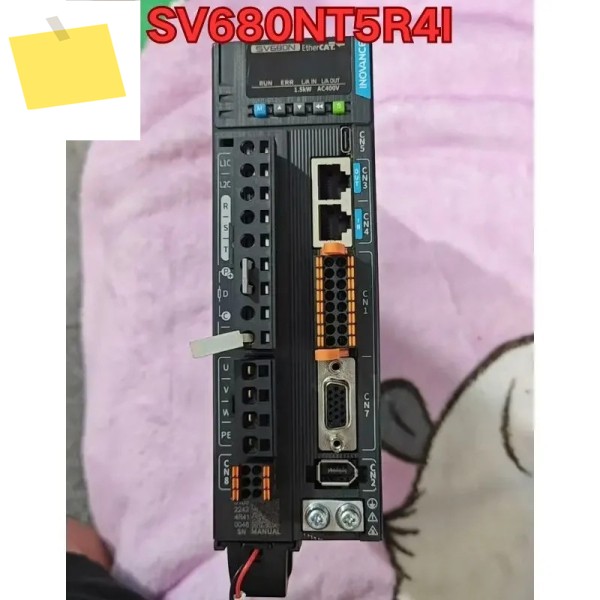 상태의 중고 SV680NT5R4I 서보 드라이브 제품 이미지