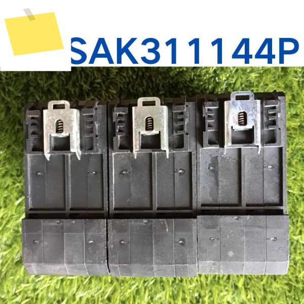 중고 안전 릴레이 XPSAK311144P 테스트 Ok 제품 이미지