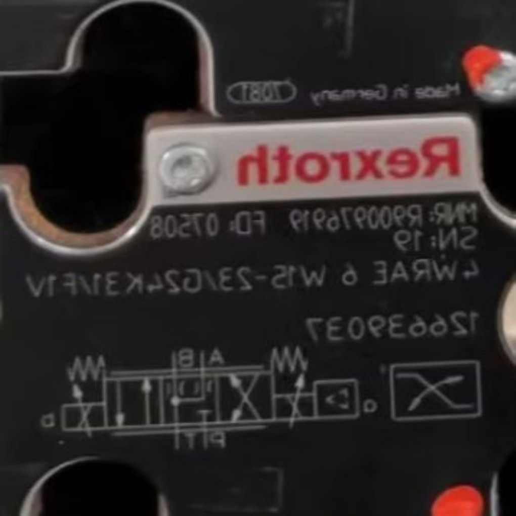 4WRAE6W15-23G24K31F1V R900976919 R900920055 신품 비례 방향 밸브 제품 이미지