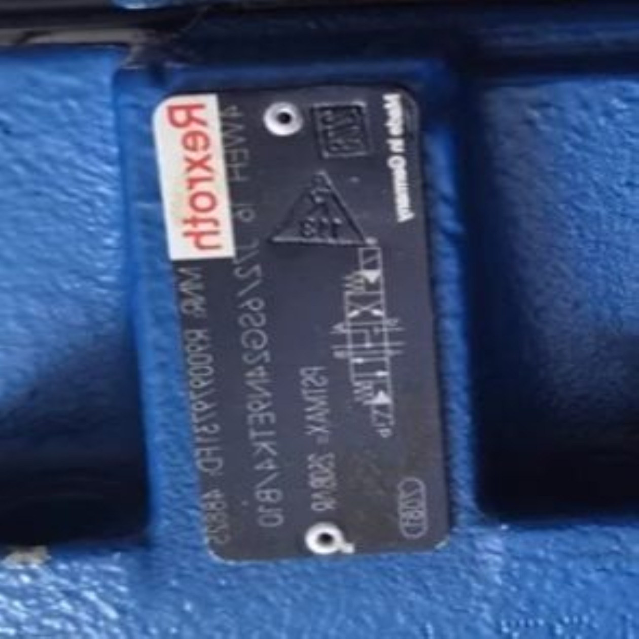 R900979731 4WEH16J726SG24N9ETK4B10 전기유압 방향 밸브 제품 이미지