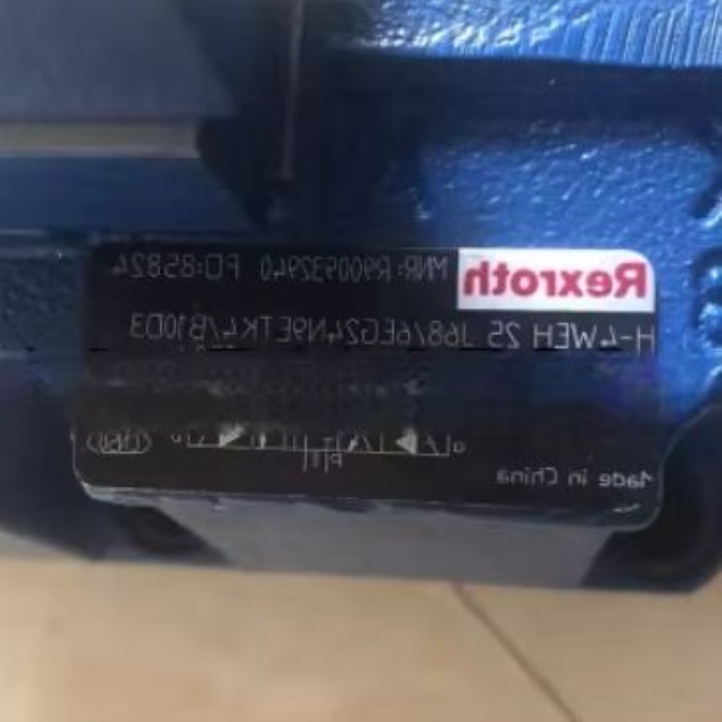 R900932940 H-4WEH25J6X6EG24N9ETK4B10D3 전기유압 방향 밸브 제품 이미지