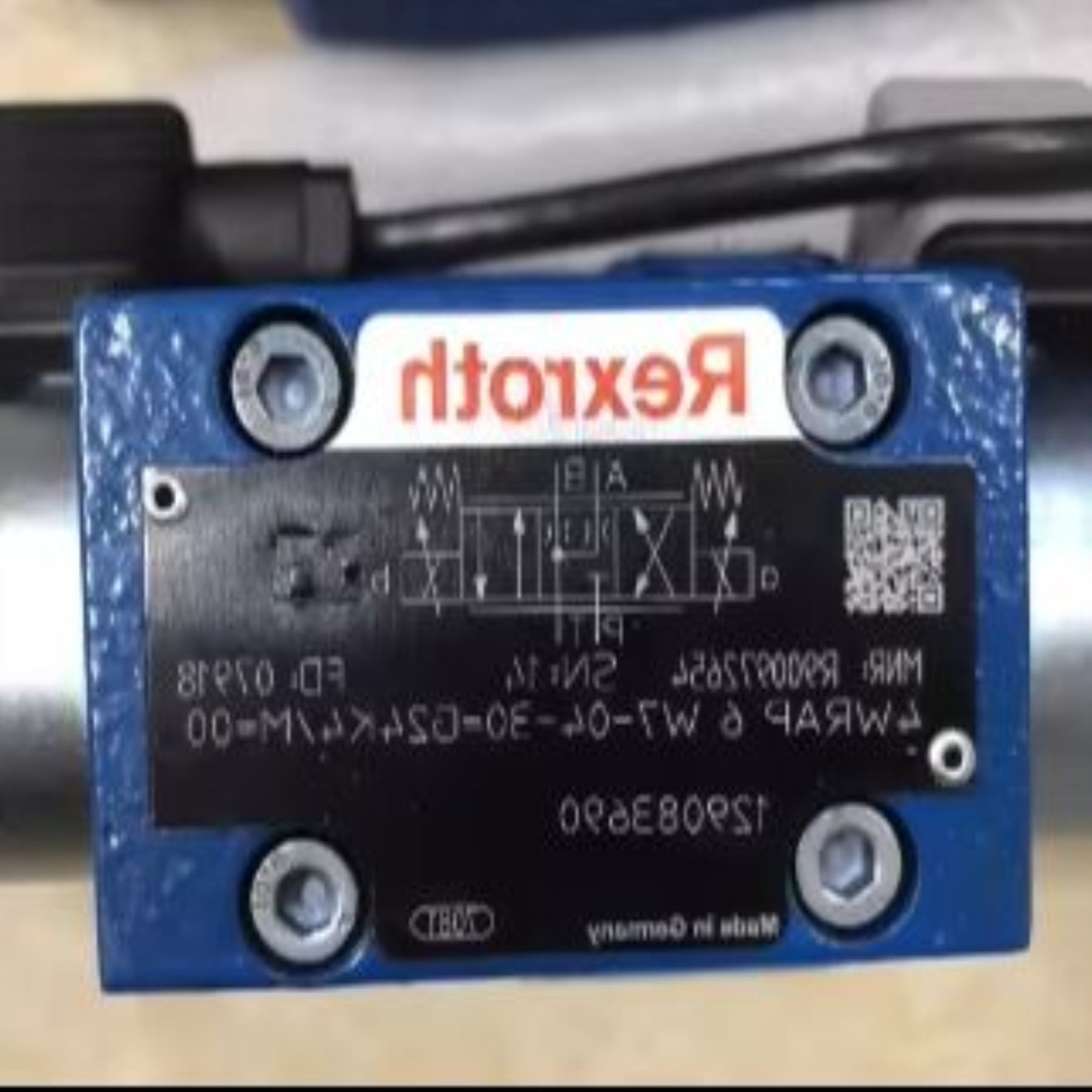 R900972654 4WRAP6W7-04-30=G24K4M=00 신품 비례 파일럿 밸브 제품 이미지