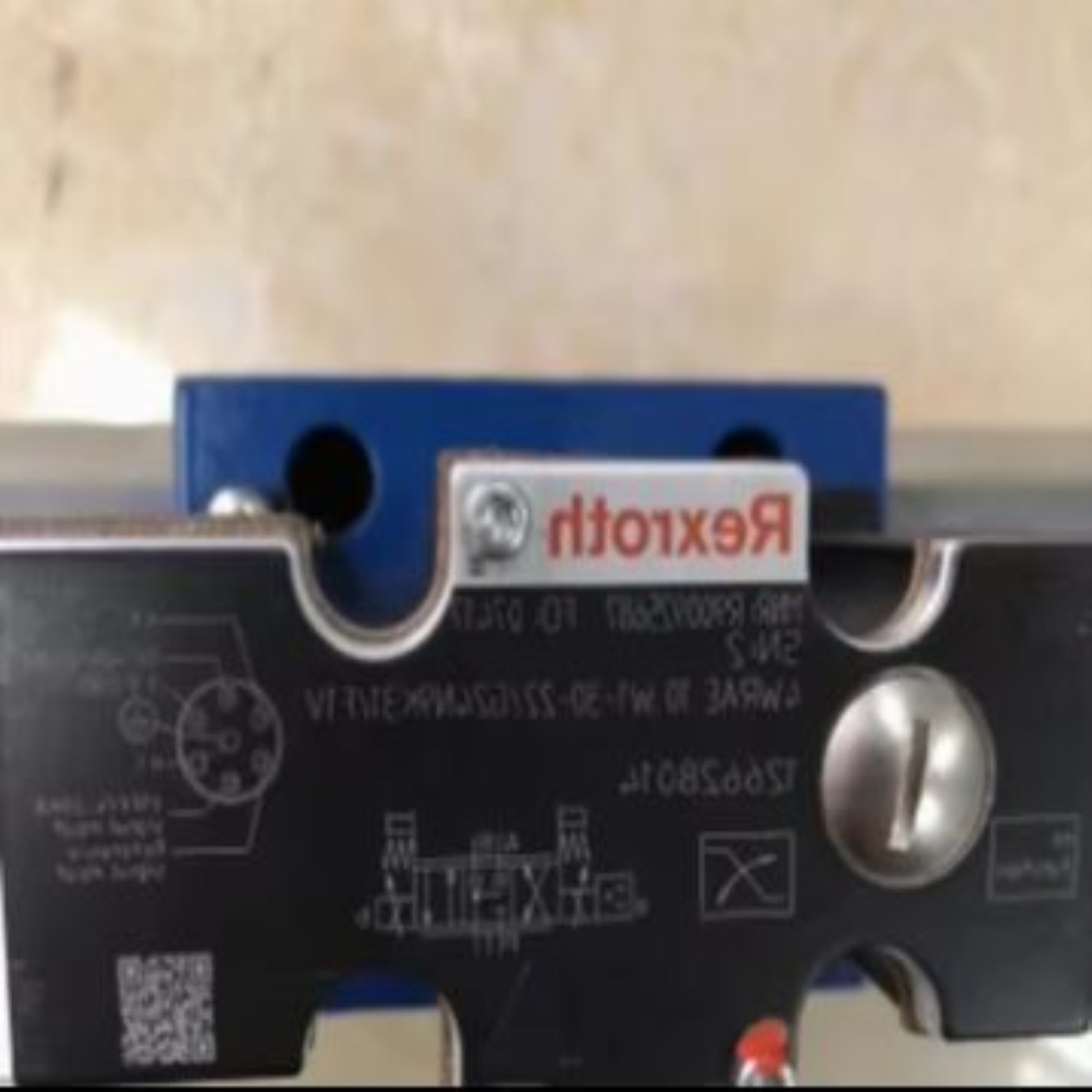 R900908195 4WRAE6W15-23G24N9K31F1V 새제품 비례 방향 밸브 제품 이미지