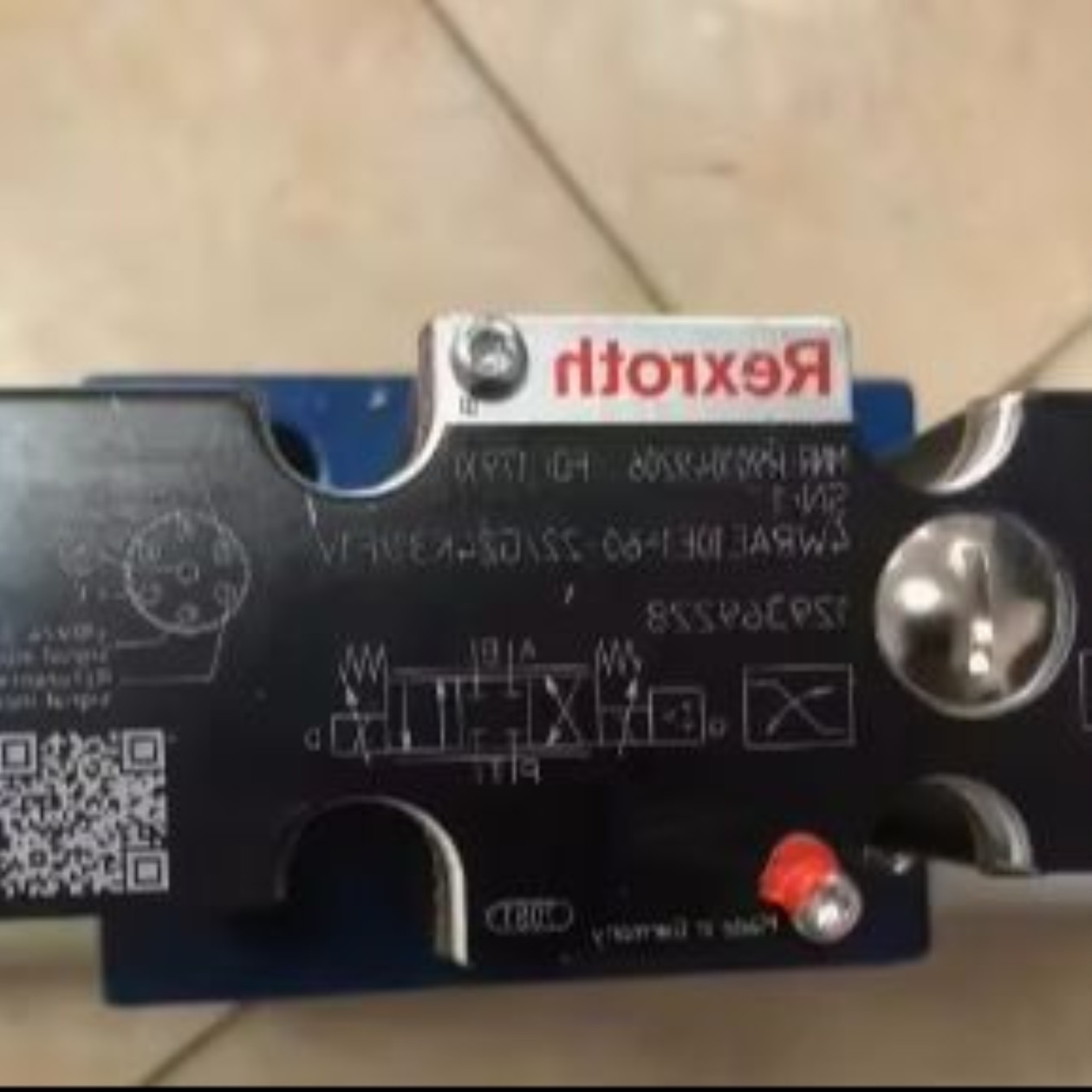 4WRAE10E1-60-22G24K31F1V R901049206 R900707215 새제품 비례 방향 밸브 제품 이미지