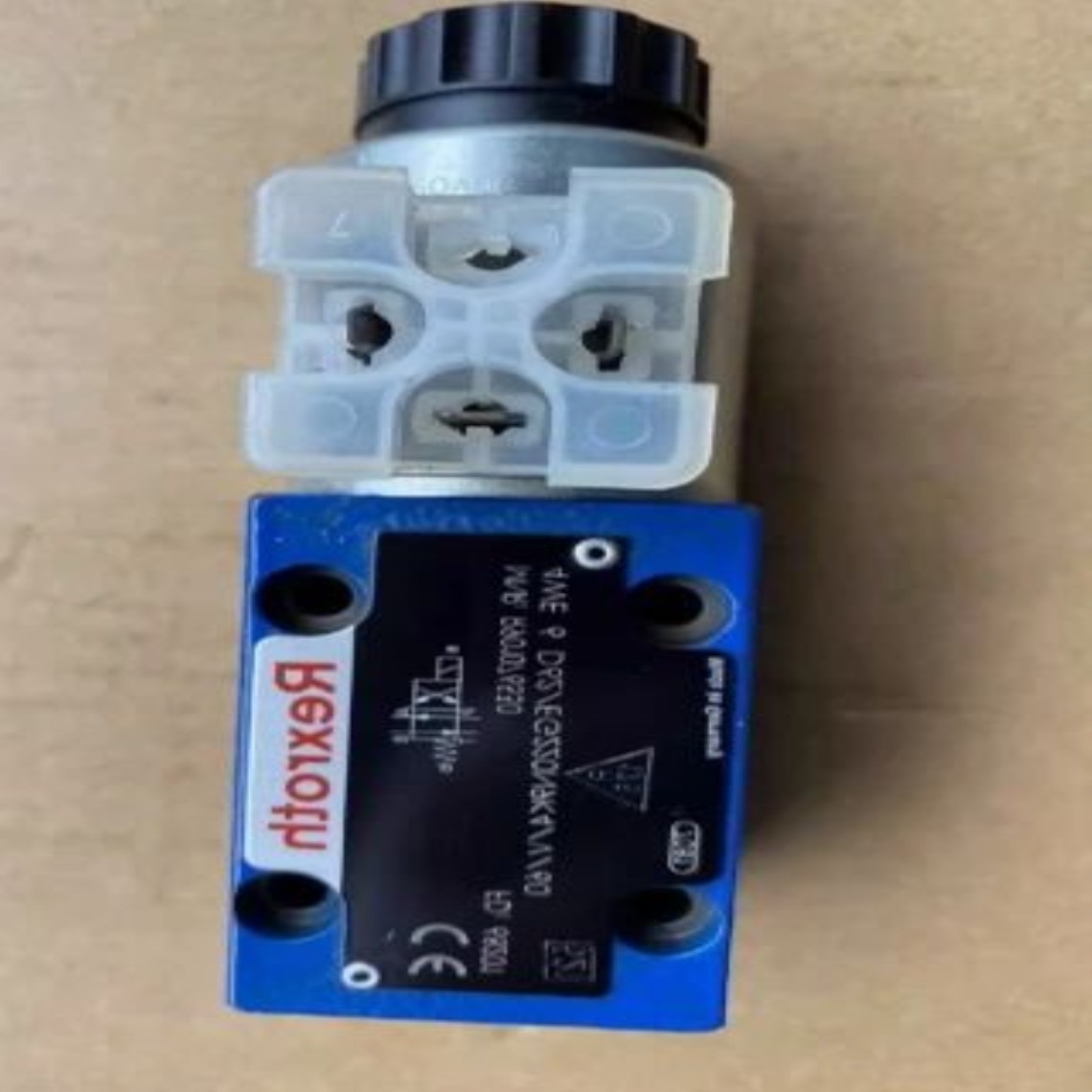 전자기 방향 밸브 R901076530 4WE6D6XEG220N9K4V60 새제품 제품 이미지