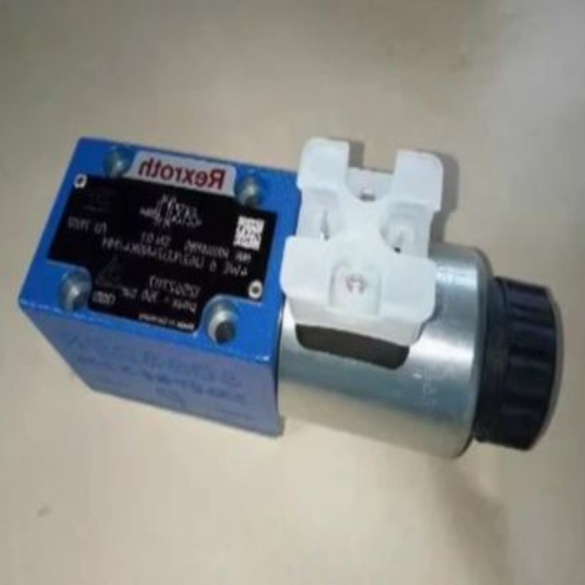 R900903685 4WE6C6XEG12N9K4 전자기 방향 밸브 제품 이미지