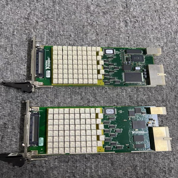 NI PXI-2576 다중 뱅크 멀티플렉서 제품 이미지