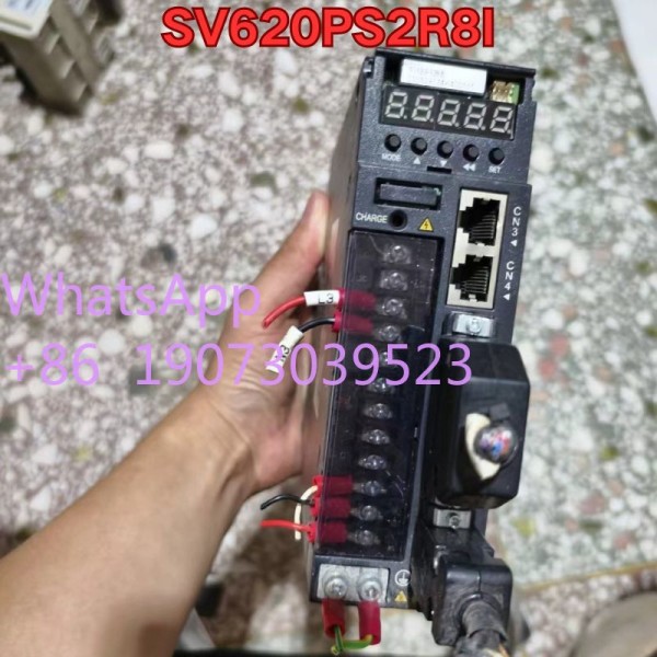 상태의 중고 SV620PS2R8I 서보 드라이브 제품 이미지