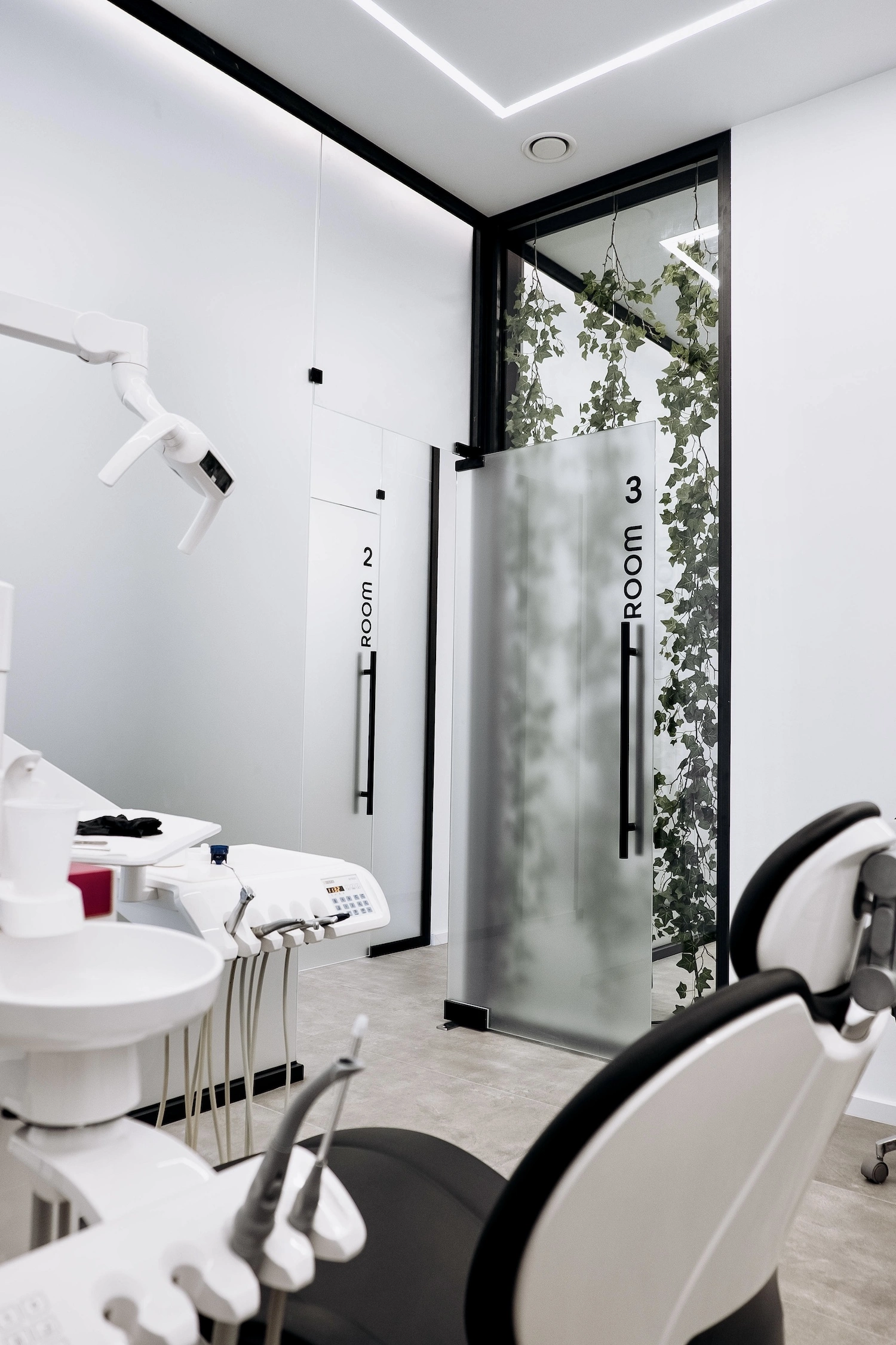 Dental technology and clinic detail 13
