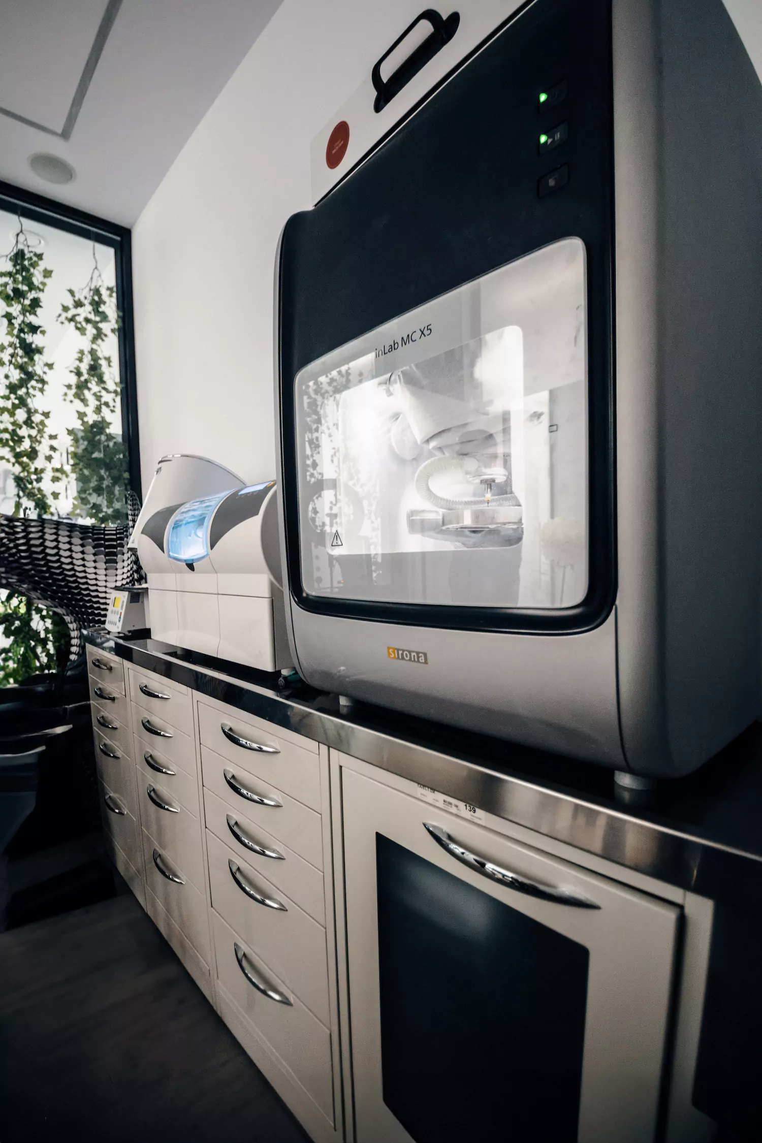 Dental technology and clinic detail 10