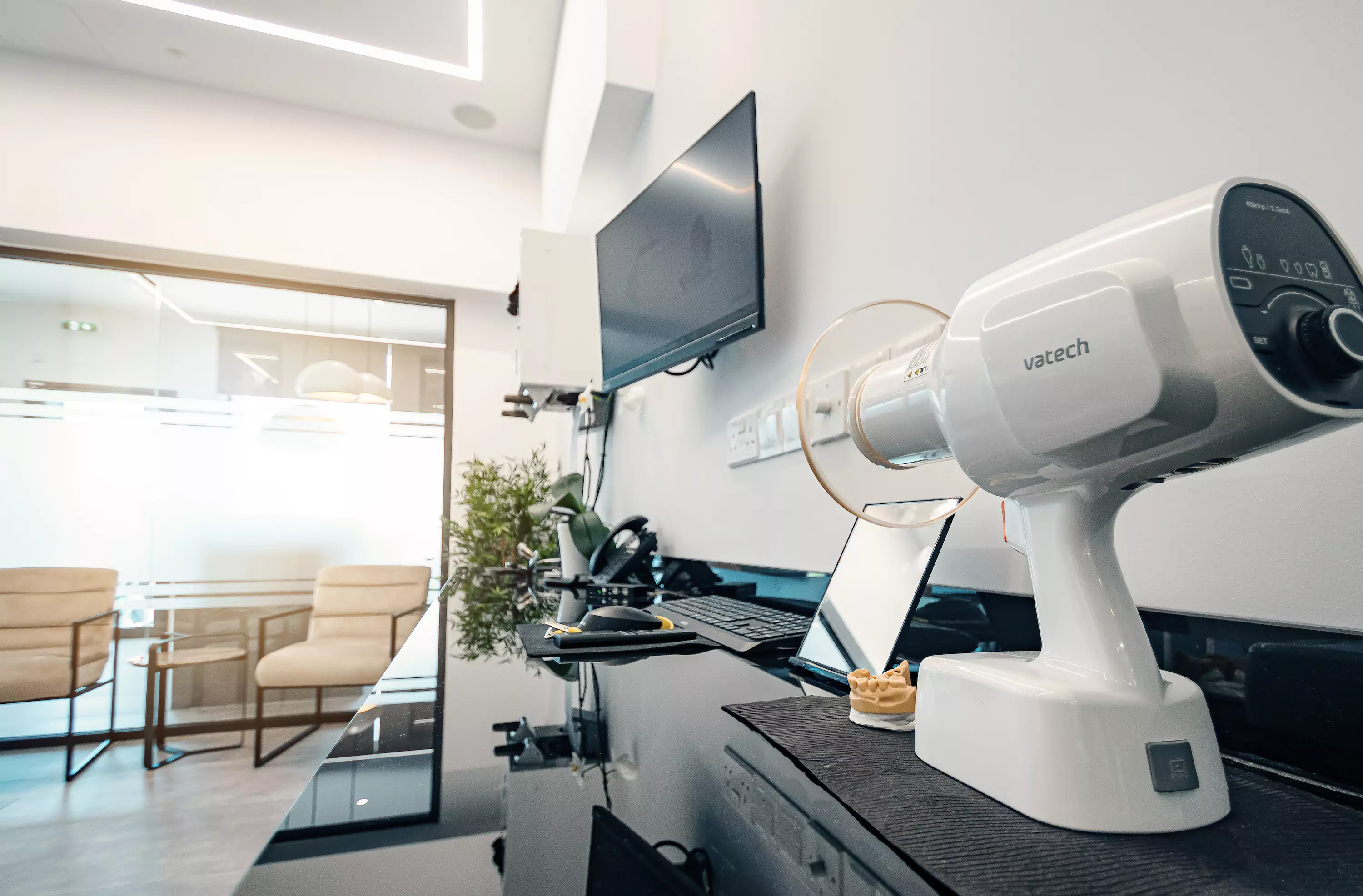 Dental technology and clinic detail 5