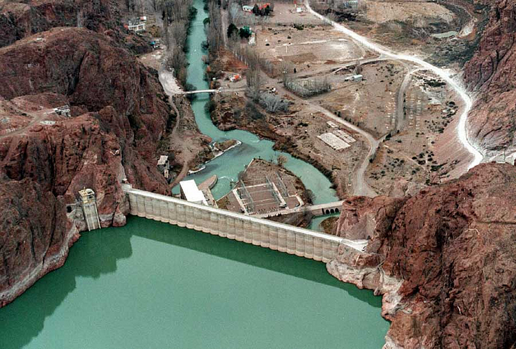 Dique Florentino Ameghino: el oasis escondido de Chubut que parece sacado de otro planeta — Patagonia