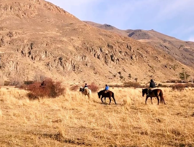 Cavalgada em família nas montanhas de Esquel, Patagônia argentina — foto 3