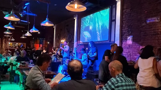 Fachada do Jyglo Bar em Trelew, cervejaria artesanal na Patagônia argentina — foto 3