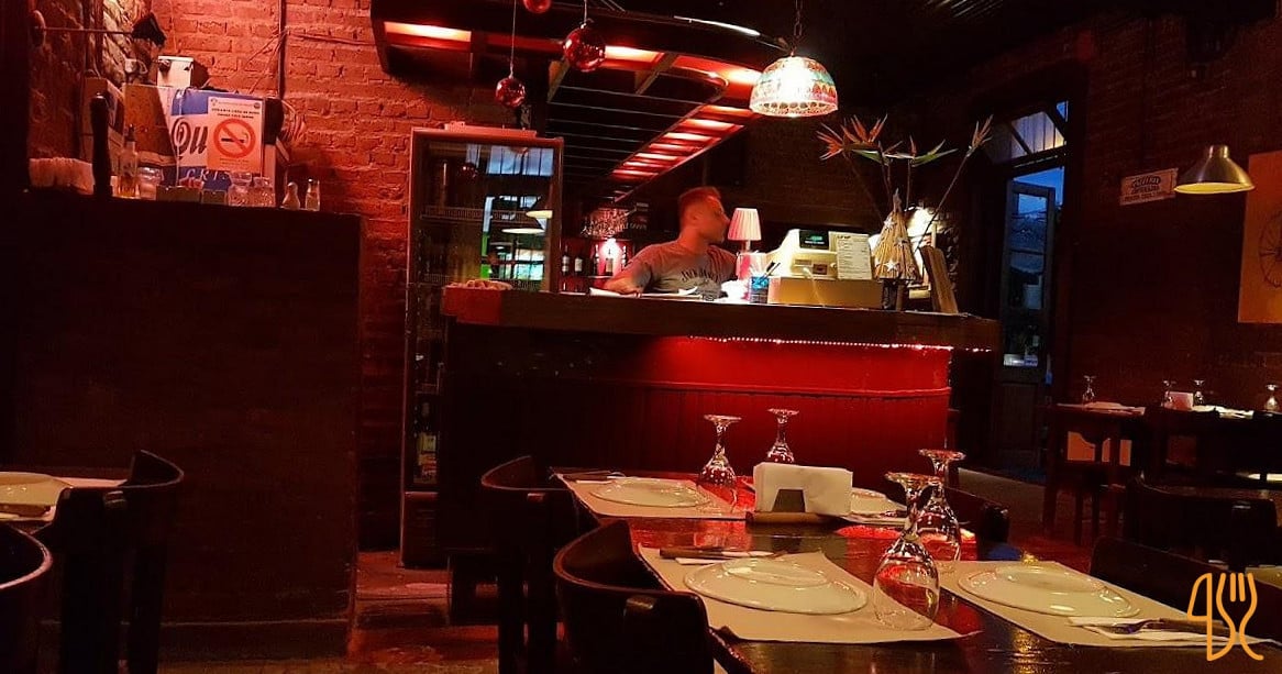 Pizza à pedra do Roselli Pizza Bar em Trelew, Chubut, Patagônia argentina — foto 2