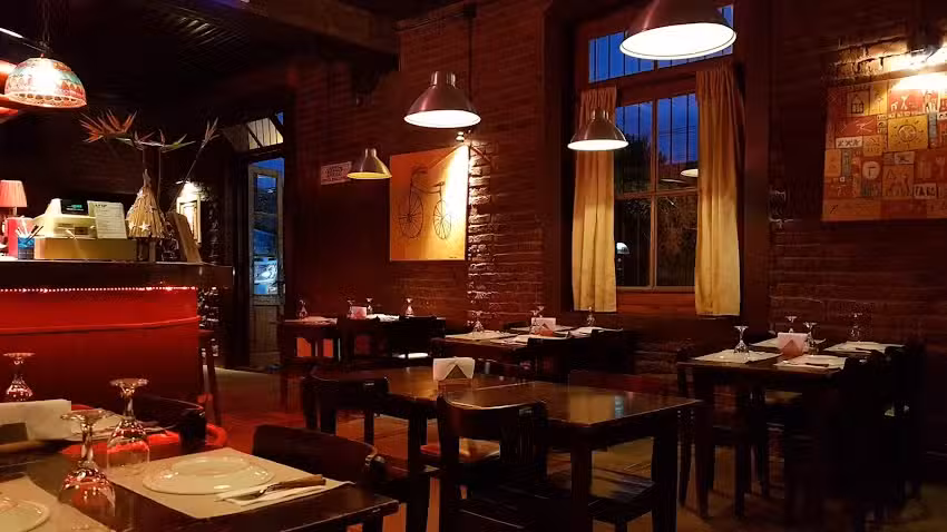 Pizza à pedra do Roselli Pizza Bar em Trelew, Chubut, Patagônia argentina — foto 3