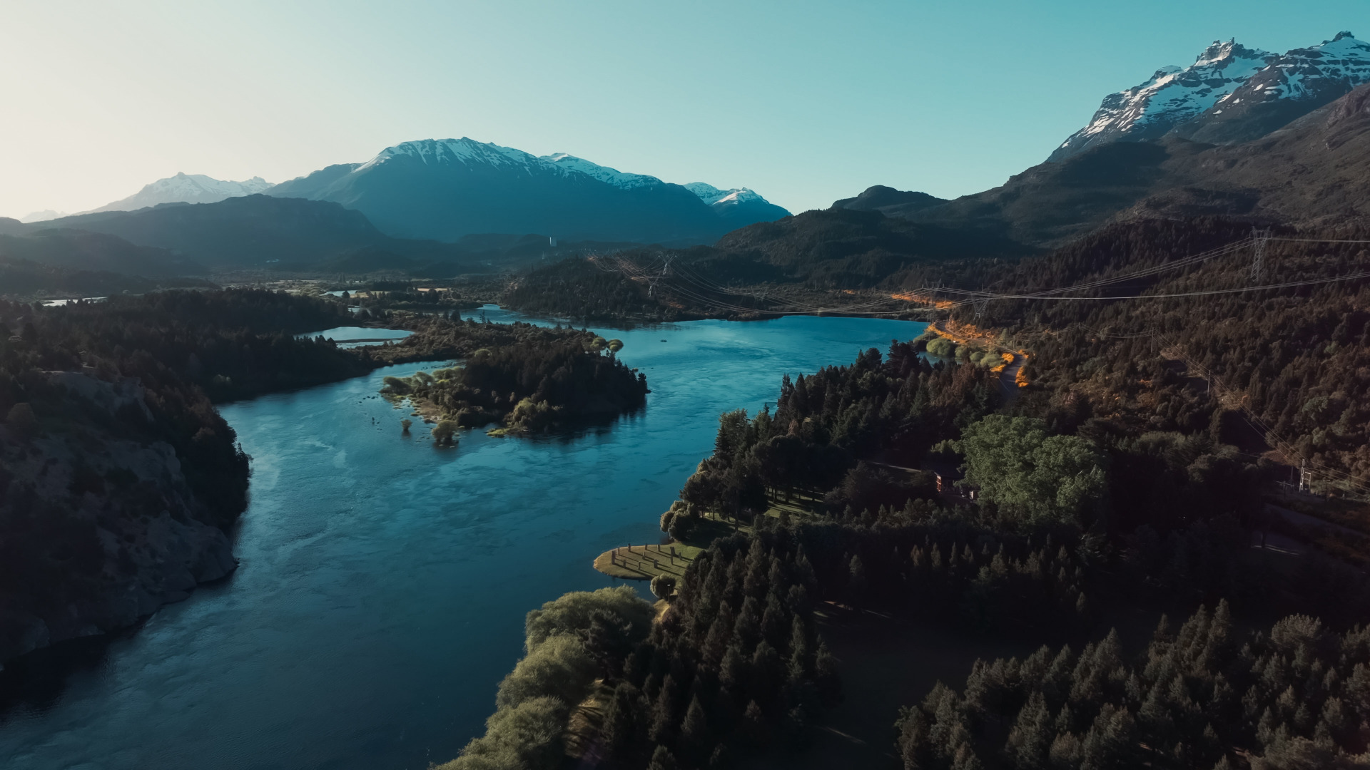 Parque Nacional Los Alerces Portada Centro y Complejo Hidroelectrico Futaleufu — Parque Nacional Los Alerces