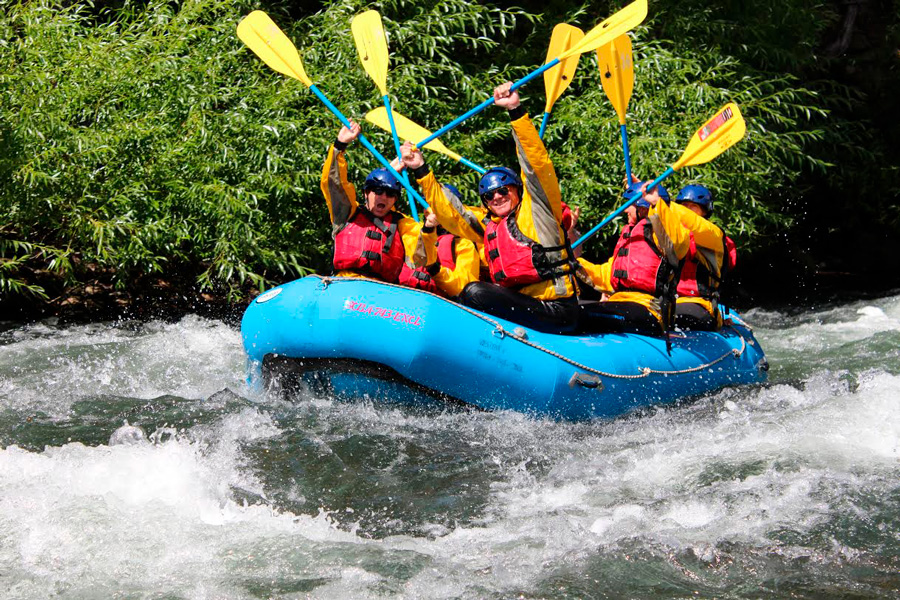 Rafting no rio Corcovado, Patagônia argentina, descida em balsa em família