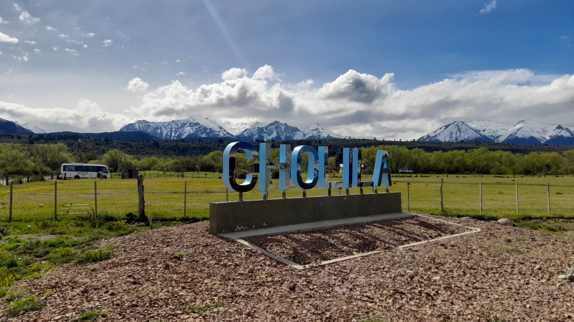 Paisagem do Valle de Cholila na Patagônia argentina com lagos e montanhas