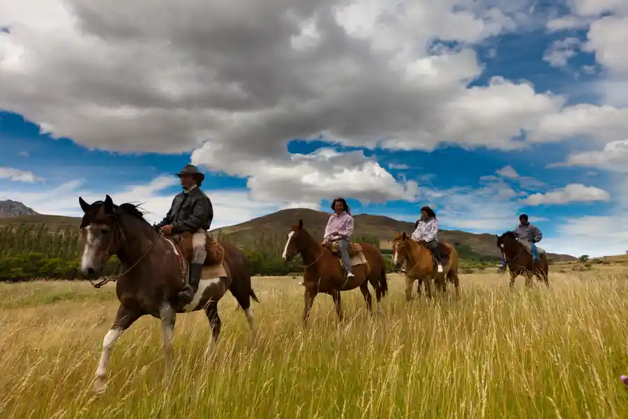 CABALGATAS EN ESQUEL — Esquel, Chubut, Patagonia