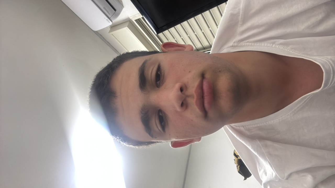FM-d31CXOz's profile picture
