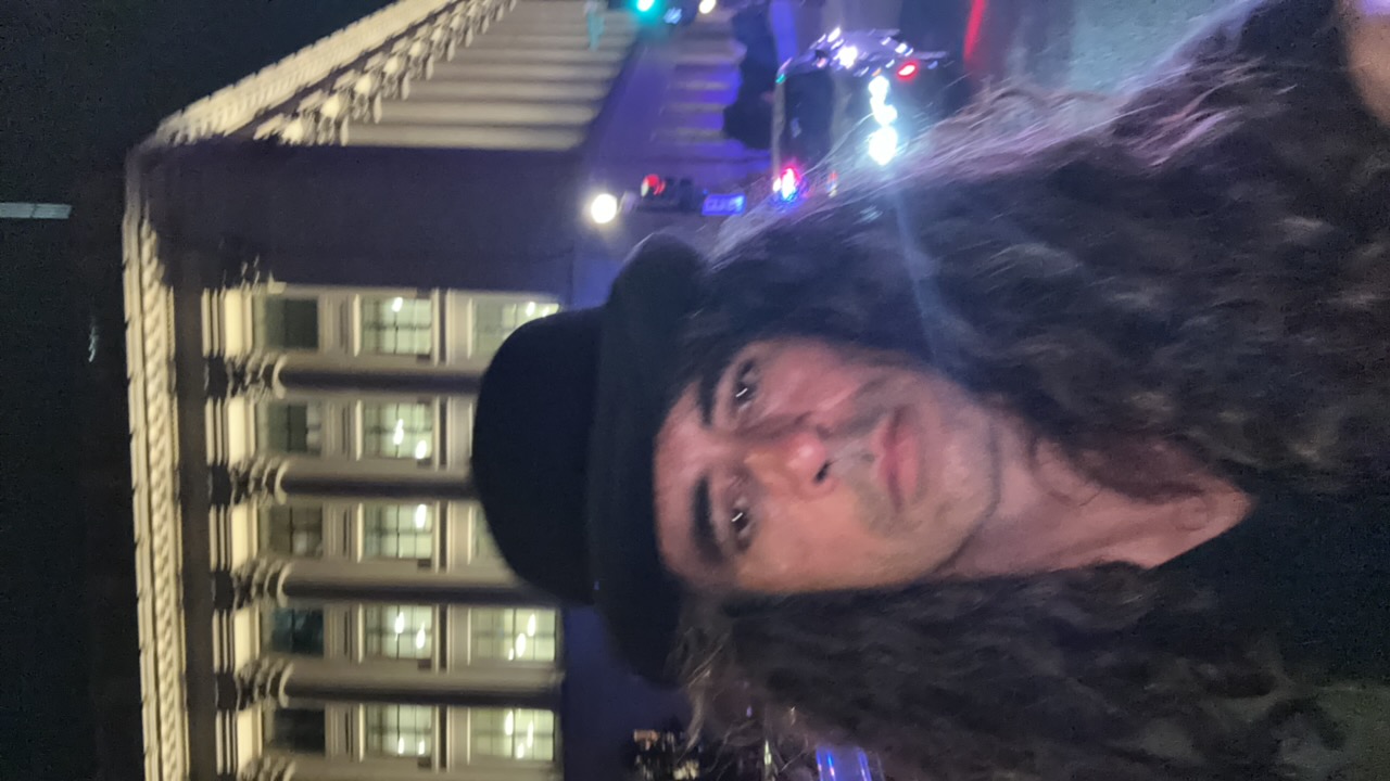 FM-yV0E12's profile picture