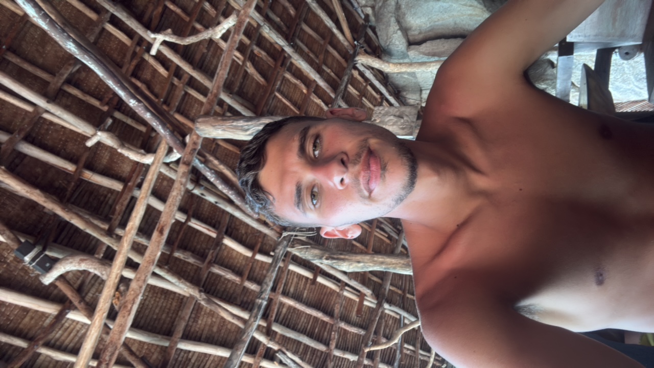 FM-1YzI82's profile picture