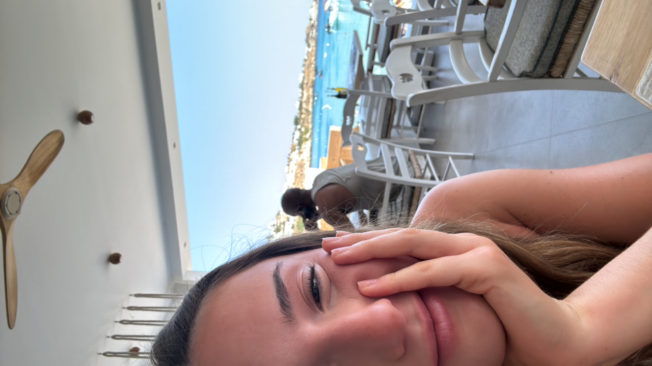 valeria montero's profile picture