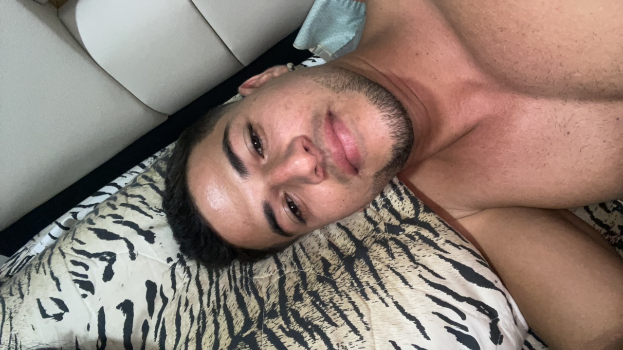 FM-FxUzW2's profile picture