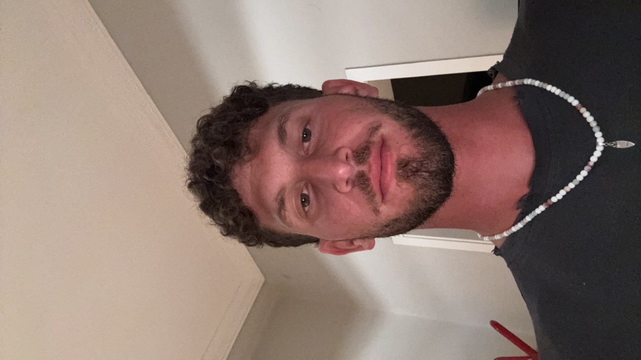 FM-wIWAswQ's profile picture