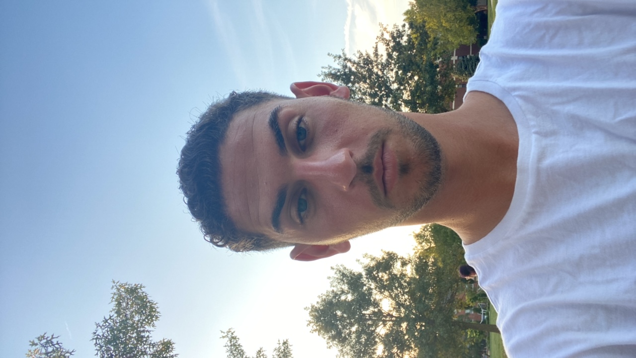 FM-W4O842's profile picture