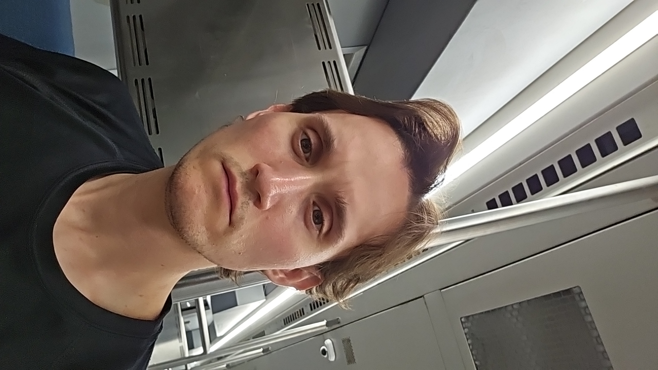 FM-yVxRZSf's profile picture