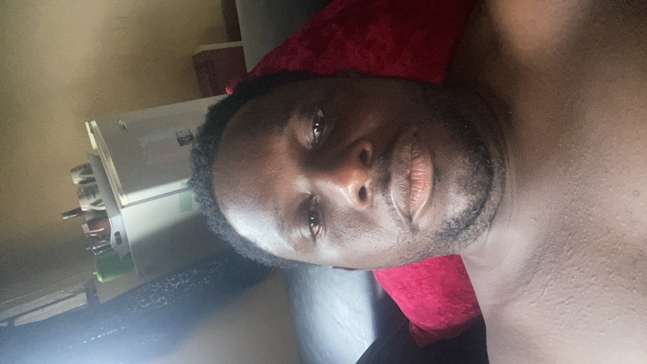 FM-YQ3UjNI's profile picture