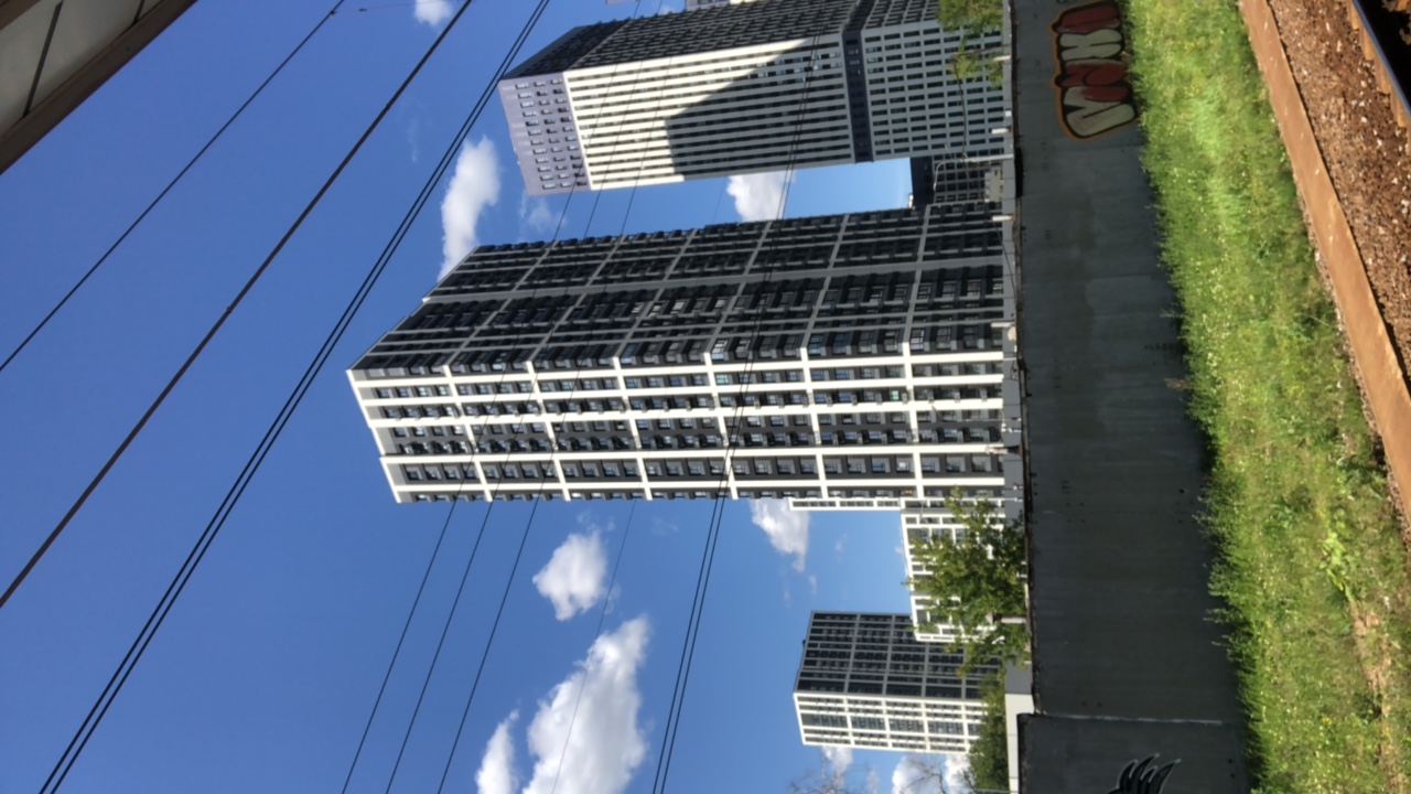FM-2wkqAOx's profile picture