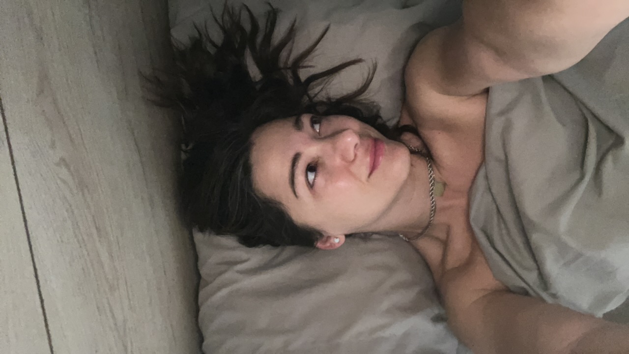 FM-8pGsz2's profile picture