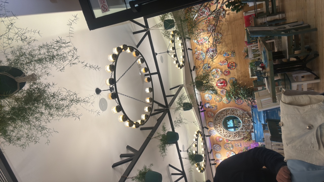 FM-6eaWE3's profile picture