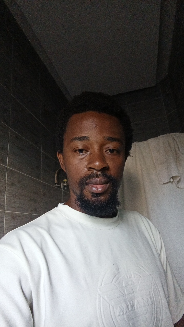 omovaze's profile picture