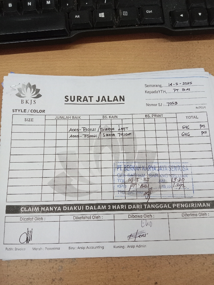 The image shows a "Surat Jalan" (delivery note) form. It is titled "SURAT JALAN" and contains information about a shipment. The document is printed on white paper and filled out in black ink. The delivery note was made on 14-5-2025. It is from "BKJS" and the recipient is "KepadaYTH, PT BAT". The "Nomor SJ" (delivery note number) is 7053. It contains a grid table, with columns labeled "SIZE", "JUMLAH BAIK", "BS. KAIN", "BS. PRINT", and "TOTAL". It lists the size of an item, the number of the item, and the quantity of fabric and print used for each. In the "BS. KAIN" column, the following items are listed: "A005-B0021 / Sleeve Left" and "A005-B0021 / Sleeve Right". Below the grid table, there is a stamp with text in Indonesian that says "PT. BERNIAGA KARYA JAYA SENTOSA" and "CEK SATUAN BARANG KELUAR". The stamp includes details about the date, time, and number of items, with the text "TGL 14-5-25", "JAM 19.30", "KPD PT BAT", and "JUMLAH 1.291." Below the stamp, there is another statement in Indonesian that reads "CLAIM HANYA DIAKU DALAM 3 HARI DARI TANGGAL PENGIRIMAN" (Claim is only recognized within 3 days from the shipment date). Below that, there are four boxes with labels "Dicatat Oleh", "Diketahui Oleh", "Dibawa Oleh", and "Diterima Oleh". The box "Dicatat Oleh" contains a handwritten signature, the box "Diketahui Oleh" is empty, the box "Dibawa Oleh" contains a handwritten signature, and the box "Diterima Oleh" is empty. Below the boxes, there is a note indicating what the colors "Putih", "Merah", "Biru", and "Kuning" represent. "Putih" is marked for "Invoice", "Merah" is marked for "Penerima", "Biru" is marked for "Arsip Accounting", and "Kuning" is marked for "Arsip Admin". The coordinates -7.01, 110.364 correspond to a location in the city of Semarang, Indonesia, which is the likely location where this delivery note was created. The document is likely from a textile factory in Kecamatan Ngaliyan, Semarang, Indonesia.