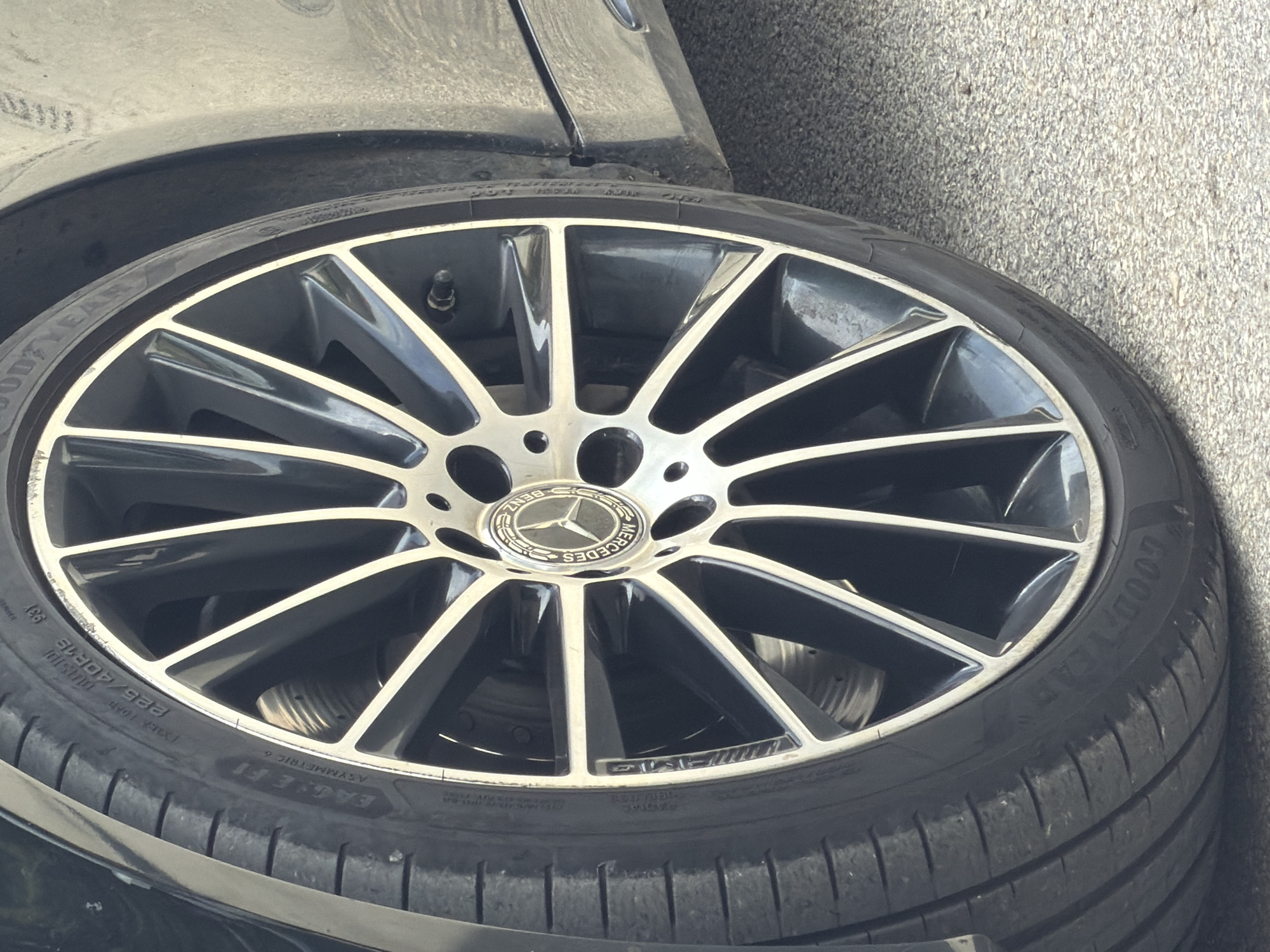 The image shows a Mercedes-Benz wheel with a Goodyear tire. "MERCEDES" is visible on the hubcap, and "AMG" is marked on the rim. The tire size is 225/40R19 93Y. The location is not specified in the image.