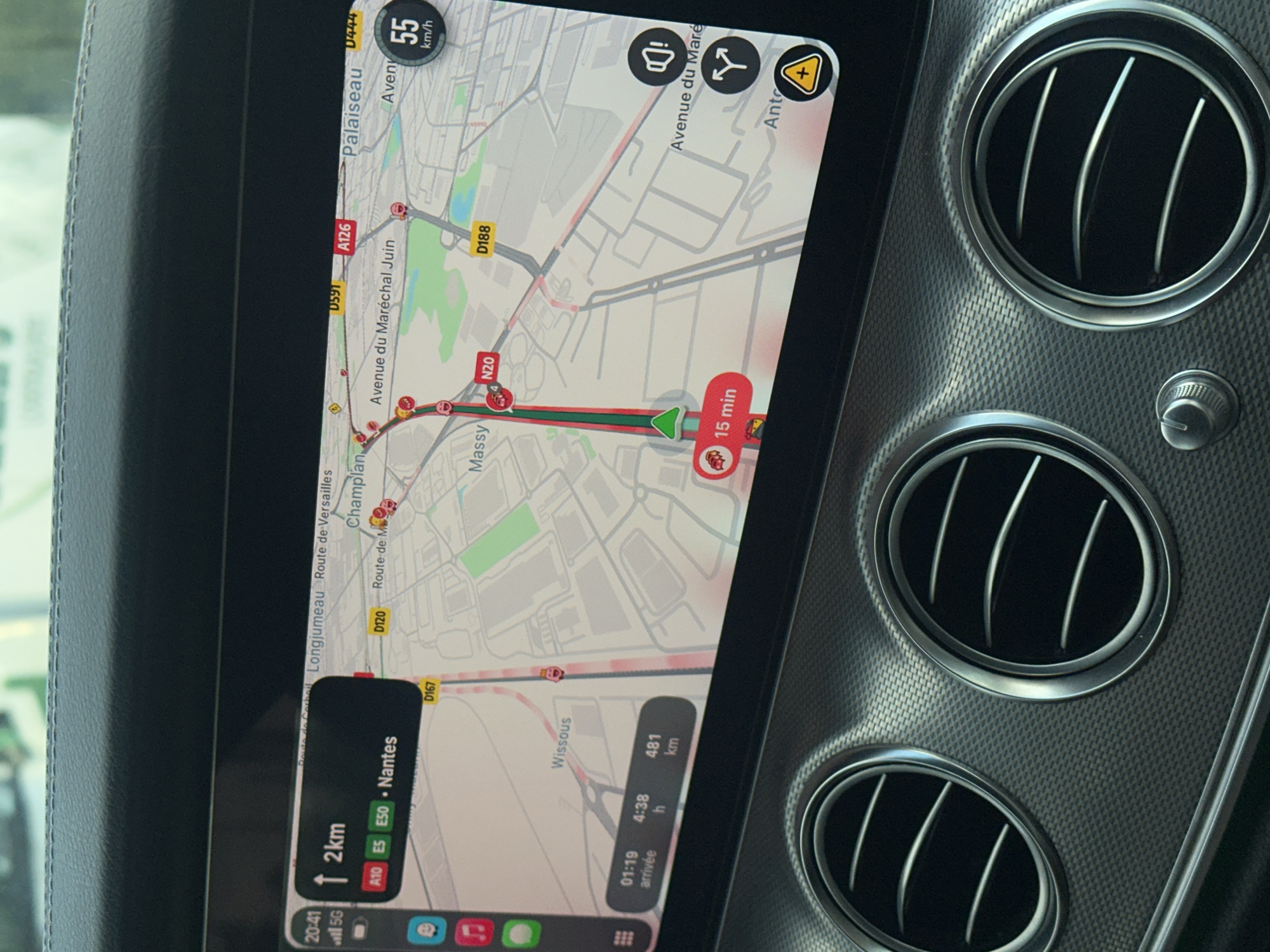 The image shows a car's dashboard display indicating navigation in the region of Massy, France, near the cities of Palaiseau and Wissous. The navigation system shows an estimated arrival time of 01:19, with a remaining travel time of 4 hours and 38 minutes, and a distance of 481 kilometers to the destination of Nantes. The current road is indicated as A10, E5, E50.