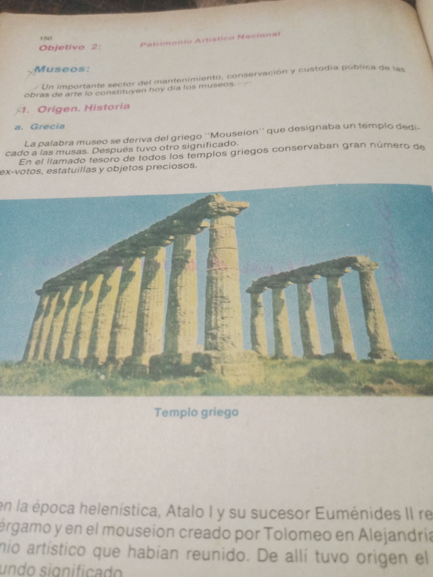 This image shows a page from a textbook discussing museums and their origins. The text details the etymology of the word "museum" from the Greek "Mouseion," which originally referred to a temple dedicated to the muses. It explains that these temples were used to house a great number of artistic treasures, votive offerings, statuettes, and precious objects. The text also touches upon the Hellenistic period, mentioning figures like Attalus I and Eumenides II, and the creation of a museum by Ptolemy in Alexandria, which gave rise to the concept of museums.
The image is accompanied by a photograph of the Temple of Olympian Zeus in Athens, Greece, which is captioned "Templo griego" (Greek temple). This photograph visually represents the historical context of the text, showcasing an ancient Greek architectural structure with prominent columns.
There is no information in the image that would suggest a connection to Santa Ana, Venezuela.
