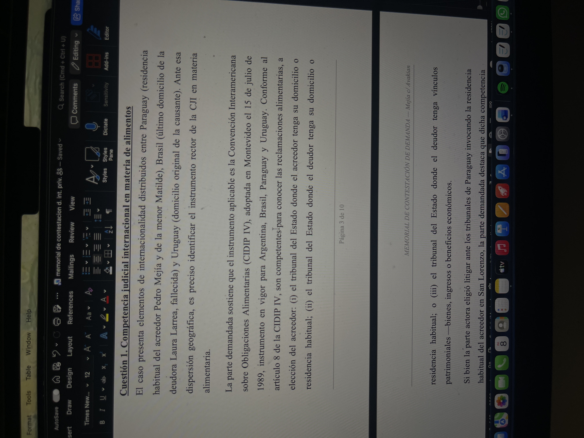 The image shows a screen capture of a document in Spanish, likely being edited in a word processor on a computer. The text concerns the "Competencia judicial internacional en materia de alimentos" (International judicial competence in the matter of alimony). It discusses international legal aspects of alimony claims, specifically the distribution of elements between Paraguay, Brazil, and Uruguay. The document refers to the "Convención Interamericana sobre Obligaciones Alimentarias (CIDIP IV)" (Inter-American Convention on Alimony Obligations). The text also notes that the plaintiff chose to litigate before the courts of Paraguay invoking the habitual residence of the creditor in San Lorenzo.
