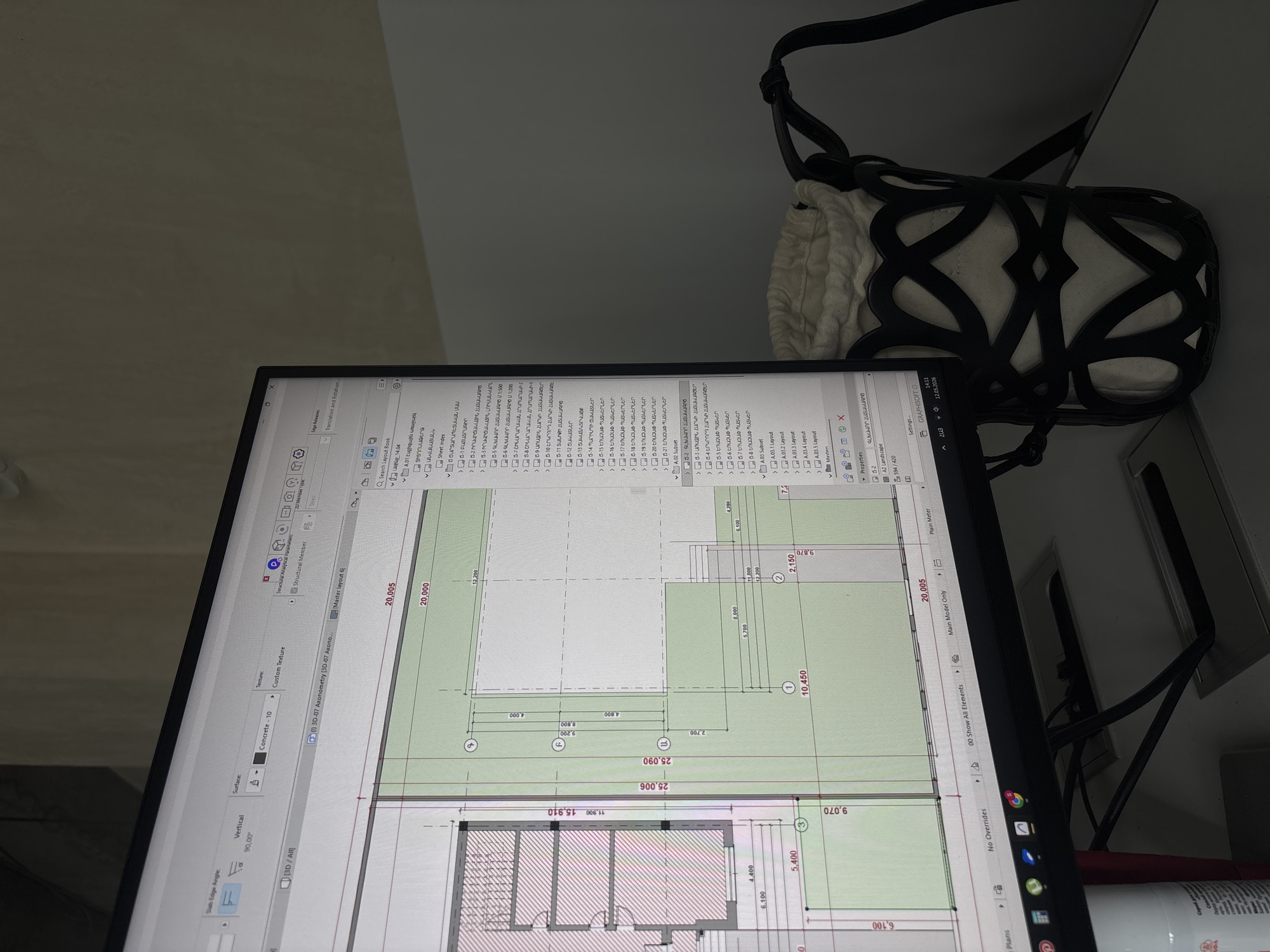 The image depicts a computer screen displaying an architectural plan. The software interface suggests it might be ArchiCAD, as indicated by the GRAPHISOFT ID in the lower right corner. The plan appears to be a technical drawing with dimensions and annotations in Armenian. The plan includes a building layout, indicating room arrangements, dimensions (e.g., 6,100, 4,400, 15,910), and other details. The screen also shows a sidebar with project details, including various layout options and sheet indexes. The text "ԳԼԽԱՎՈՐ ՀԱՏԱԿԱԳԻԾ Մ 1:500" translates to "General Plan M 1:500" in English.
The exact location in Yerevan, Armenia is not evident based on the image. The image solely contains information about the architectural plan being displayed on the screen.