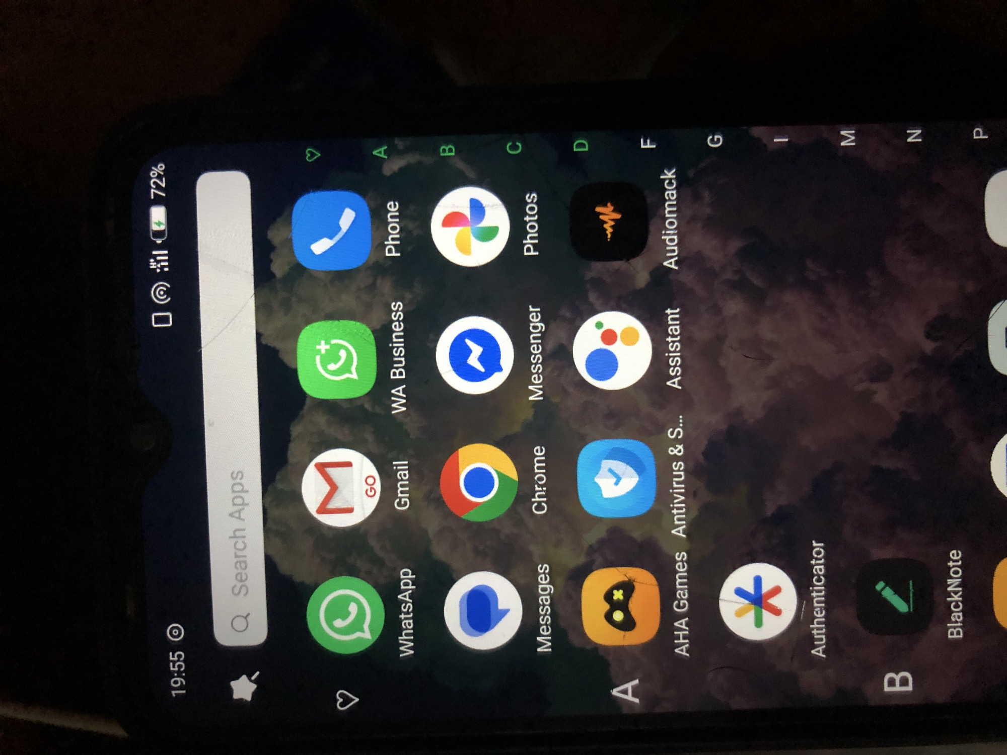 The image shows a smartphone screen displaying various apps. The battery percentage is at 72%, and the time is 19:55. App icons visible include WhatsApp, Gmail, Chrome, Messages, Messenger, Photos, Audiomack, Authenticator, and BlackNote, among others. The phone is displaying the app screen with a search bar at the top.
