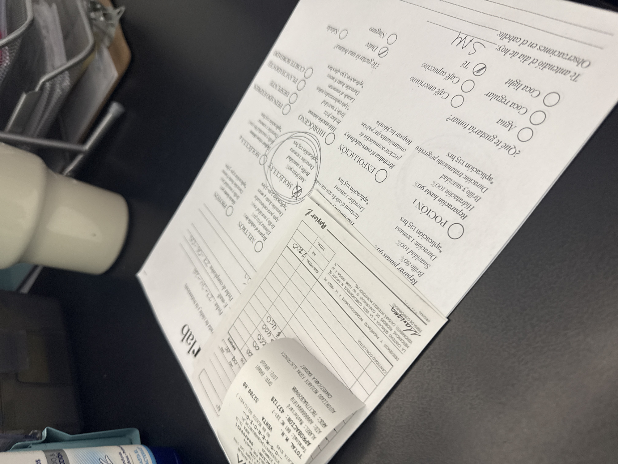 The image captures a consultation form and receipt from a hair salon in San Bernardino Tlaxcalancingo, Mexico. The form has several sections with checkboxes related to hair treatments, including "Molecula," "Exfoliacion," and "Hidrogeno," with "Molecula" circled. There is a section to choose a beverage, with "Té" (tea) selected. There's also a question about wanting a snack, "botana," with options for "Dulce," "Ninguno," and "Salada." "SM" is written in the "Te atendió el día de hoy" (You were assisted today) section. A receipt displays the total amount of $2788.00, along with the salon name, "LA CIMA," authorization details, and tax information.